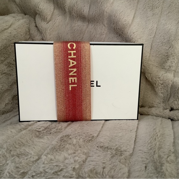 CHANEL EMPTY GIFT BOX AND RIBBON - Picture 5 of 6